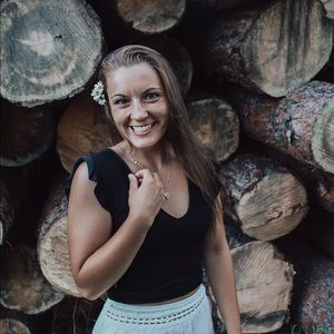 Meet your Posher, Adeline